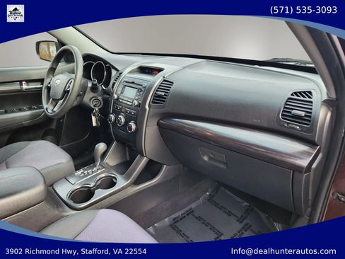Used 2012 Kia Sorento FWD image 16