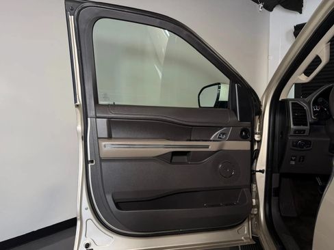 Used 2018 Ford Expedition Max XLT w/ Equipment Group 202A AWD/4WD image 27