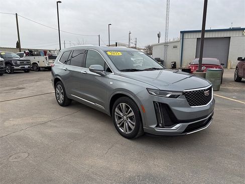 Used 2023 Cadillac XT6 Premium Luxury image 7
