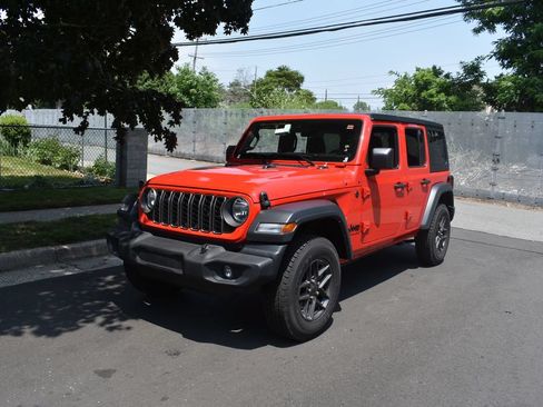 Used 2025 Jeep Wrangler Unlimited Sport AWD/4WD image 2