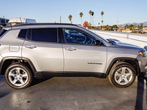 Certified 2023 Jeep Compass Latitude image 12