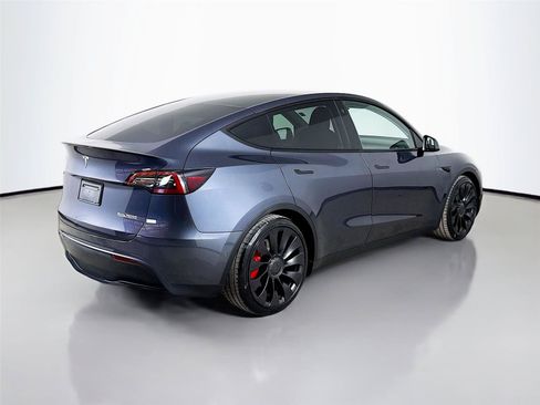Used 2022 Tesla Model Y Performance AWD/4WD image 9