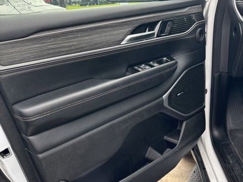 Used 2024 Jeep Wagoneer Series II w/ Flexible Seating Group RWD image 16