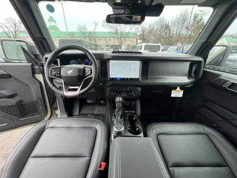 New 2025 Ford Bronco Badlands image 23