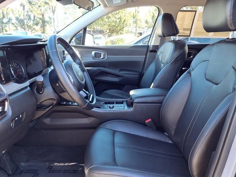 Certified 2022 Kia Sorento S image 9