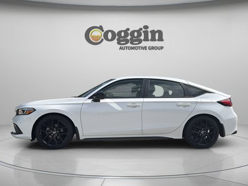 Used 2022 Honda Civic Sport image 2
