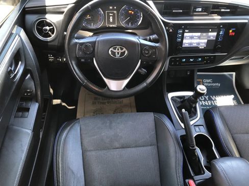 Used 2018 Toyota Corolla SE w/ Carpet Mat Package (TMS) FWD image 9