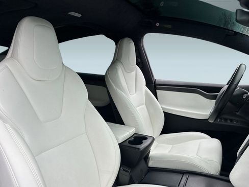 Used 2018 Tesla Model X 100D image 31