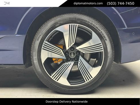 Used 2022 Audi e-tron Premium Plus w/ Premium Plus Package image 38
