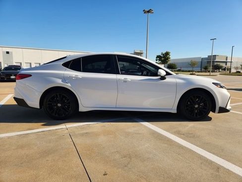 Used 2025 Toyota Camry XLE image 4