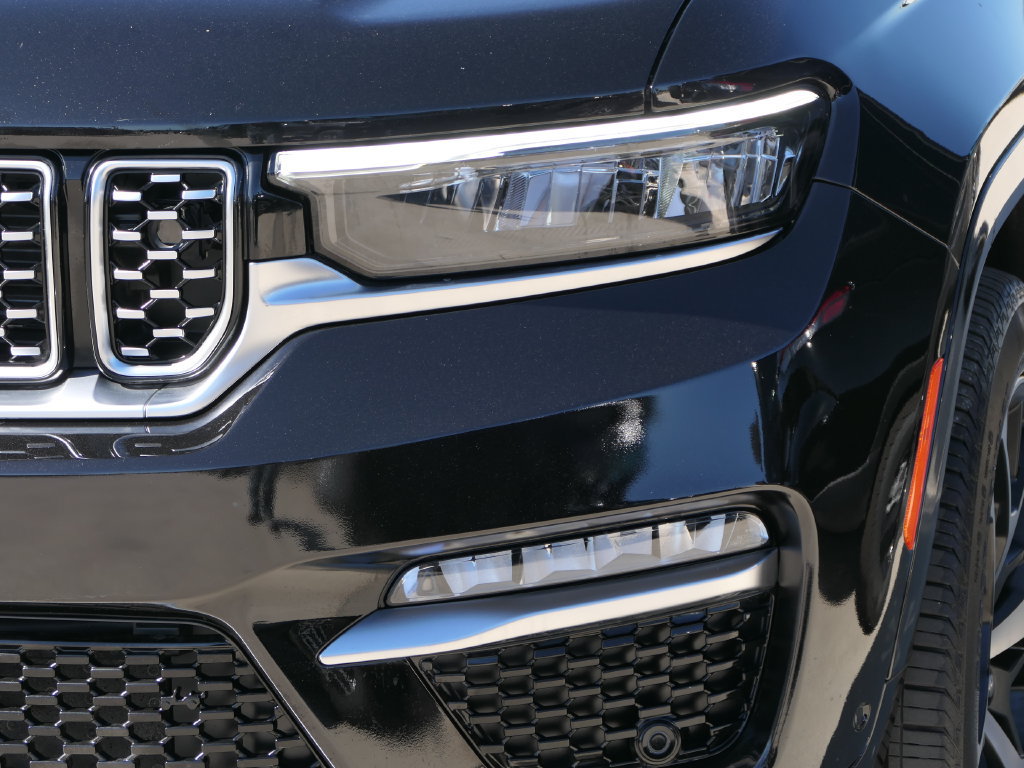 Used 2025 Jeep Grand Cherokee Summit AWD/4WD image 8