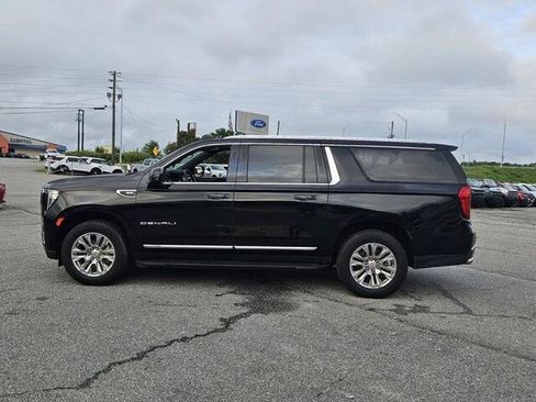 Used 2024 GMC Yukon XL Denali AWD/4WD image 4