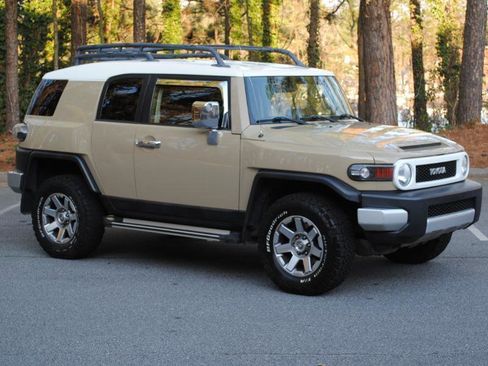 Used 2014 Toyota FJ Cruiser 4WD w/ Upgrade Package image 24