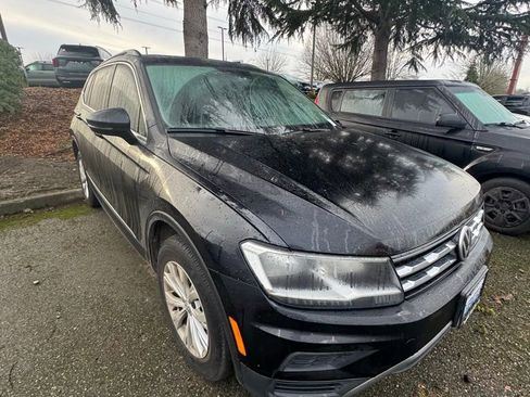 Used 2018 Volkswagen Tiguan SE w/ Panoramic Sunroof Package image 3