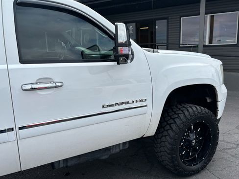 Used 2011 GMC Sierra 2500 Denali AWD/4WD image 4
