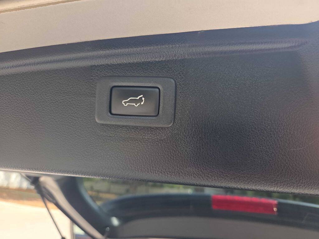 Used 2016 Subaru Outback 2.5i Limited AWD/4WD image 25
