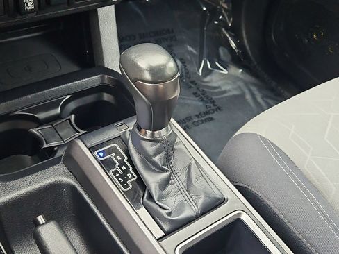 Used 2020 Toyota Tacoma TRD Off-Road w/ Technology Package AWD/4WD image 26