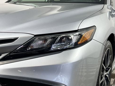 Used 2024 Toyota Camry SE image 12