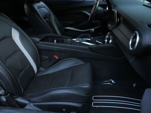 Used 2021 Chevrolet Camaro LT w/ Technology Package image 20