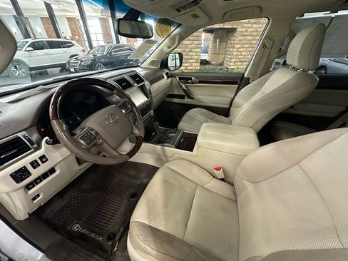 Used 2018 Lexus GX 460 Premium w/ Premium Package image 16