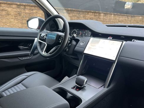 Used 2025 Land Rover Discovery Sport S image 11