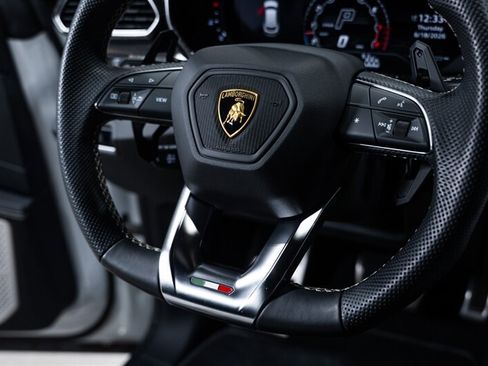 Used 2022 Lamborghini Urus AWD/4WD image 54