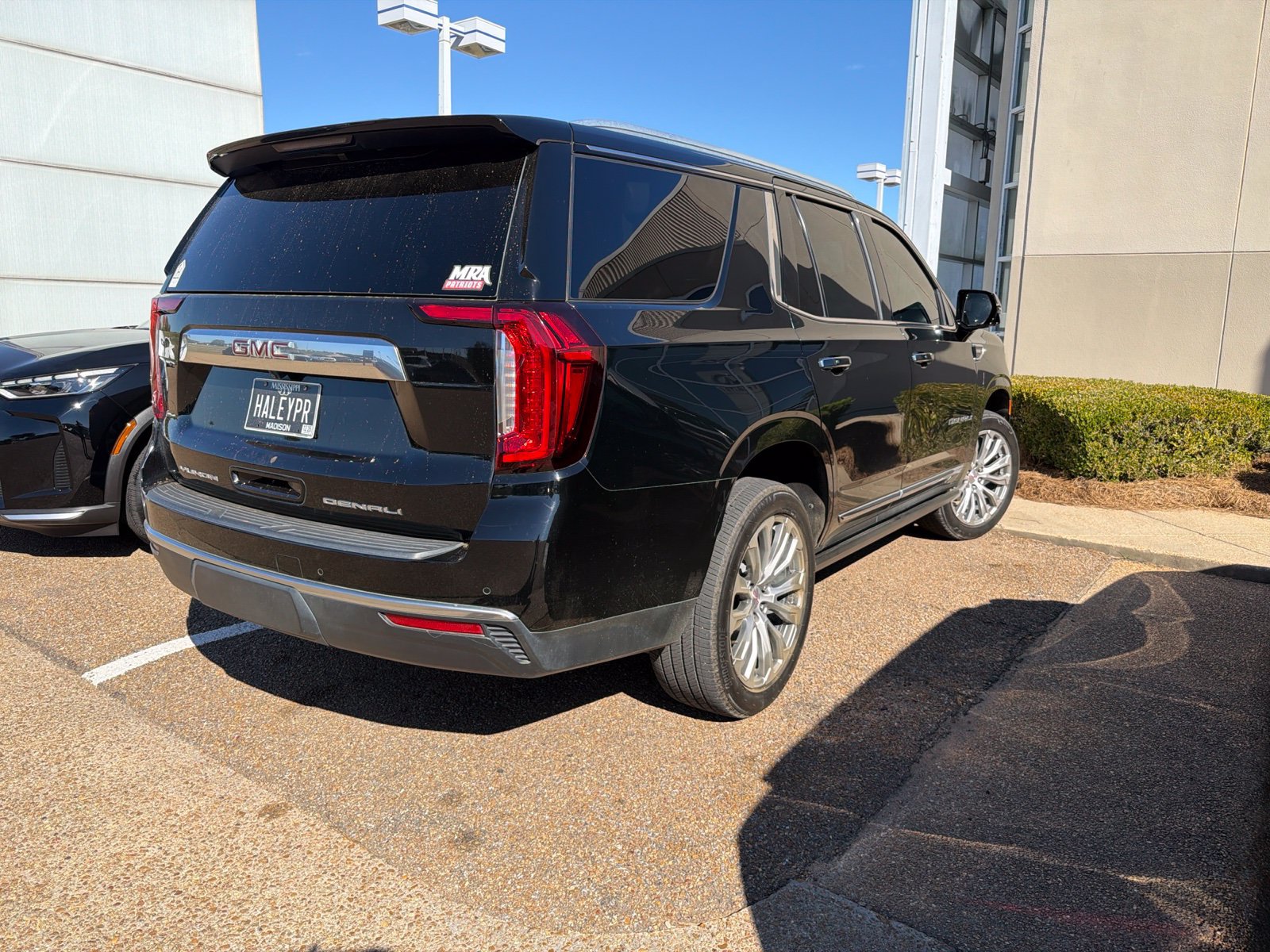 Used 2023 GMC Yukon Denali RWD image 7
