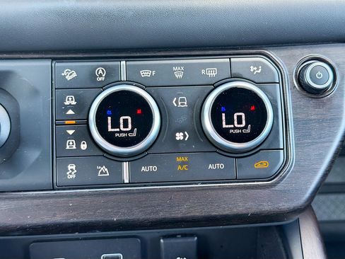 Used 2020 Land Rover Defender 110 X AWD/4WD image 35