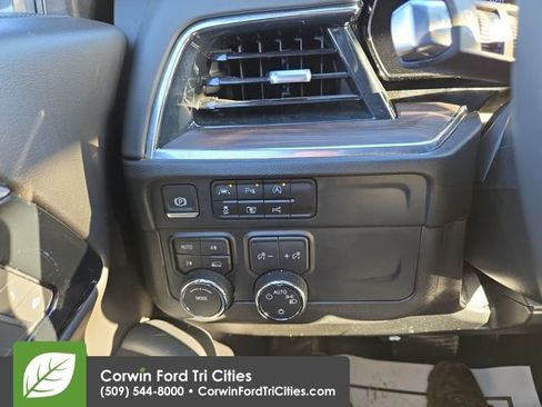 Used 2025 Chevrolet Suburban LT image 20