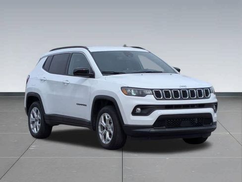 Certified 2025 Jeep Compass Latitude AWD/4WD image 7