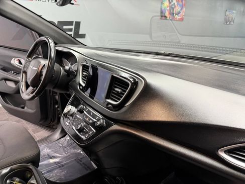 Used 2018 Chrysler Pacifica Touring Plus w/ S Appearance Package FWD image 44
