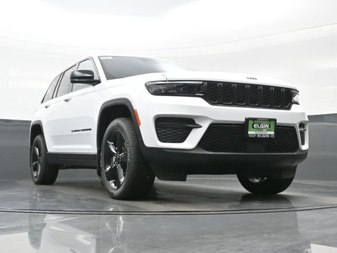 New 2025 Jeep Grand Cherokee Altitude AWD/4WD image 17