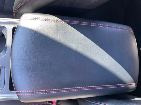 Used 2022 Ford Edge ST-Line image 26