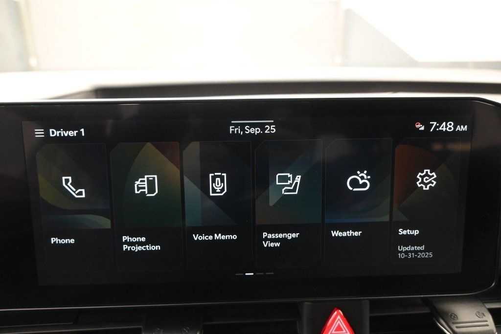 Used 2025 Kia Carnival EX FWD image 9
