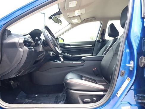 Used 2025 Nissan Altima 2.5 SR FWD image 10