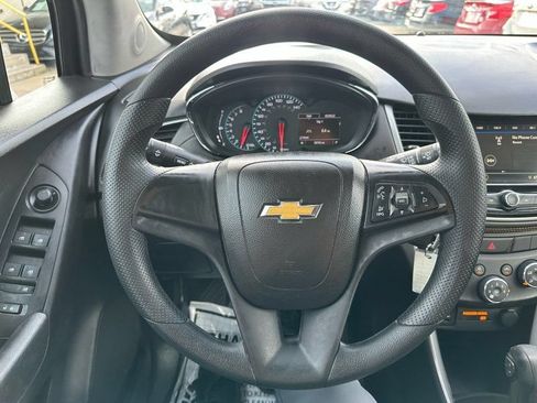 Used 2018 Chevrolet Trax LS AWD/4WD image 17