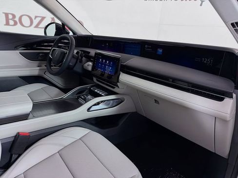 New 2026 Lincoln Nautilus Premier AWD/4WD image 32
