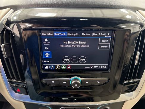 Used 2023 Chevrolet Traverse LS FWD image 14