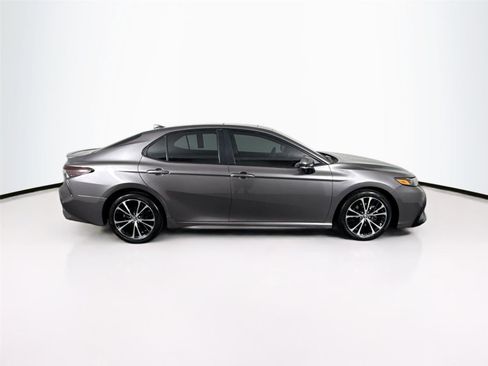 Certified 2022 Toyota Camry SE image 9
