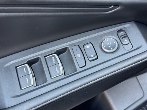 Used 2024 Honda Accord Sport image 11