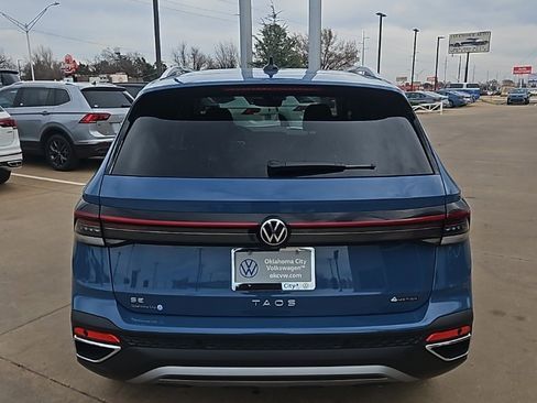 New 2026 Volkswagen Taos SE image 6