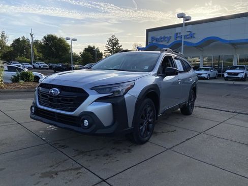 Used 2025 Subaru Outback Onyx Edition AWD/4WD image 4