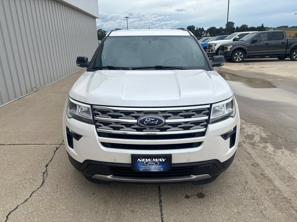 Used 2018 Ford Explorer XLT w/ Equipment Group 202A FWD image 2