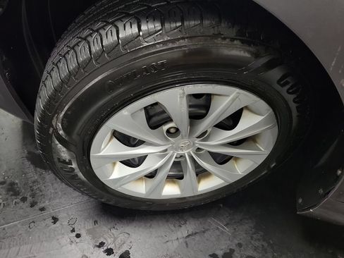 Used 2015 Toyota Camry LE FWD image 13