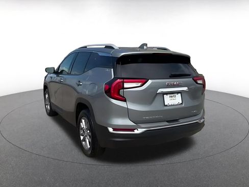 Used 2024 GMC Terrain SLT AWD/4WD image 11