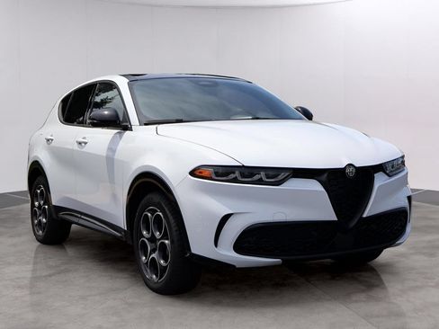 Used 2025 Alfa Romeo Tonale AWD/4WD image 3