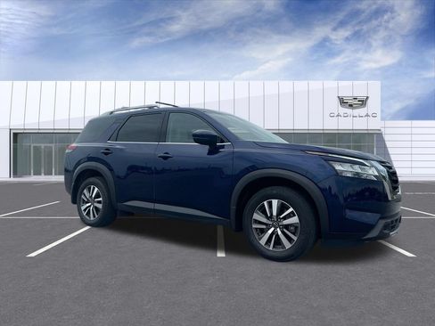 Used 2024 Nissan Pathfinder SL AWD/4WD image 1