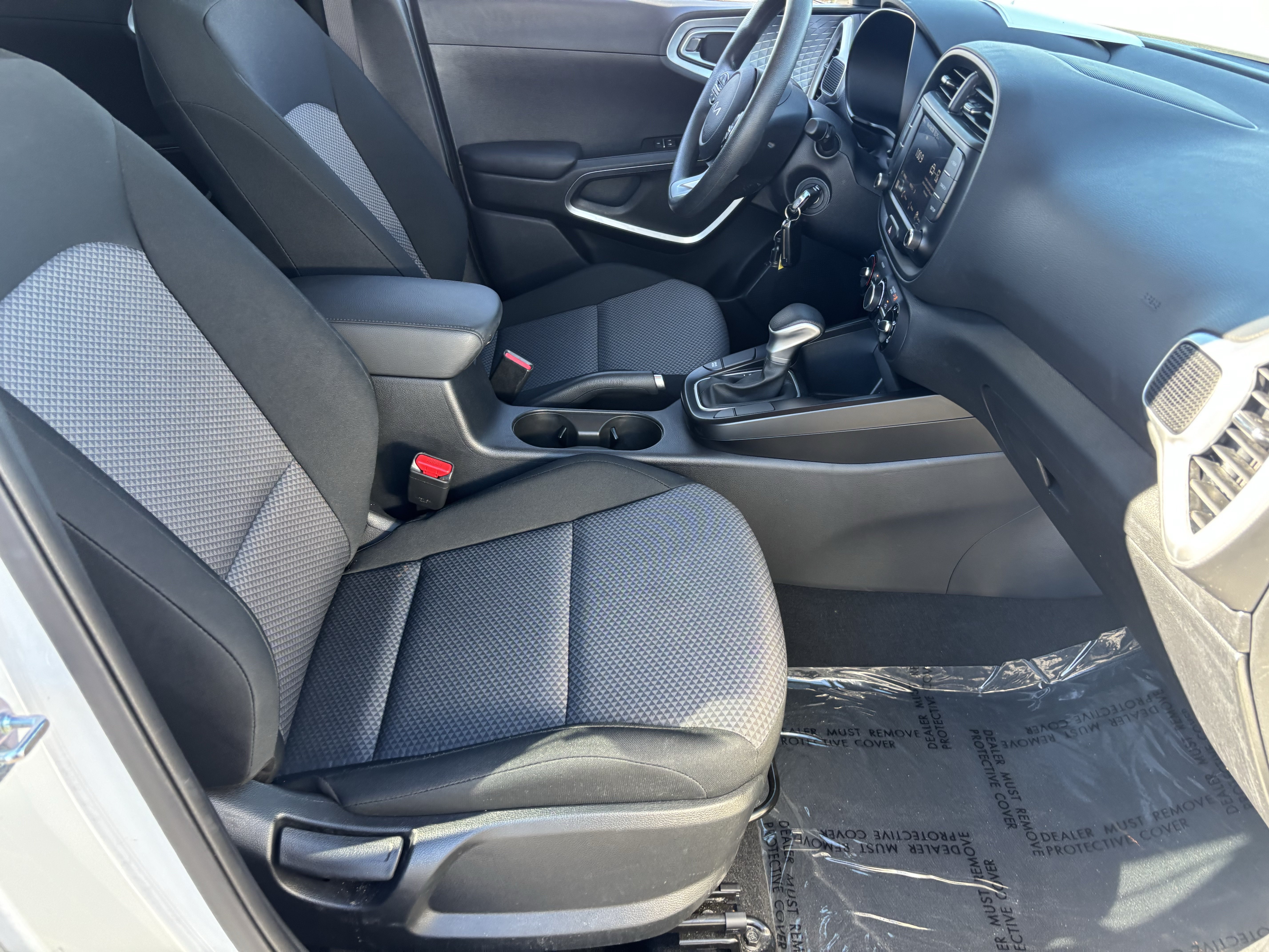Certified 2025 Kia Soul LX w/ LX Technology Package FWD image 9