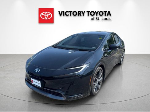 Used 2024 Toyota Prius XLE FWD image 7