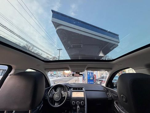 Used 2018 Jaguar E-PACE SE image 16